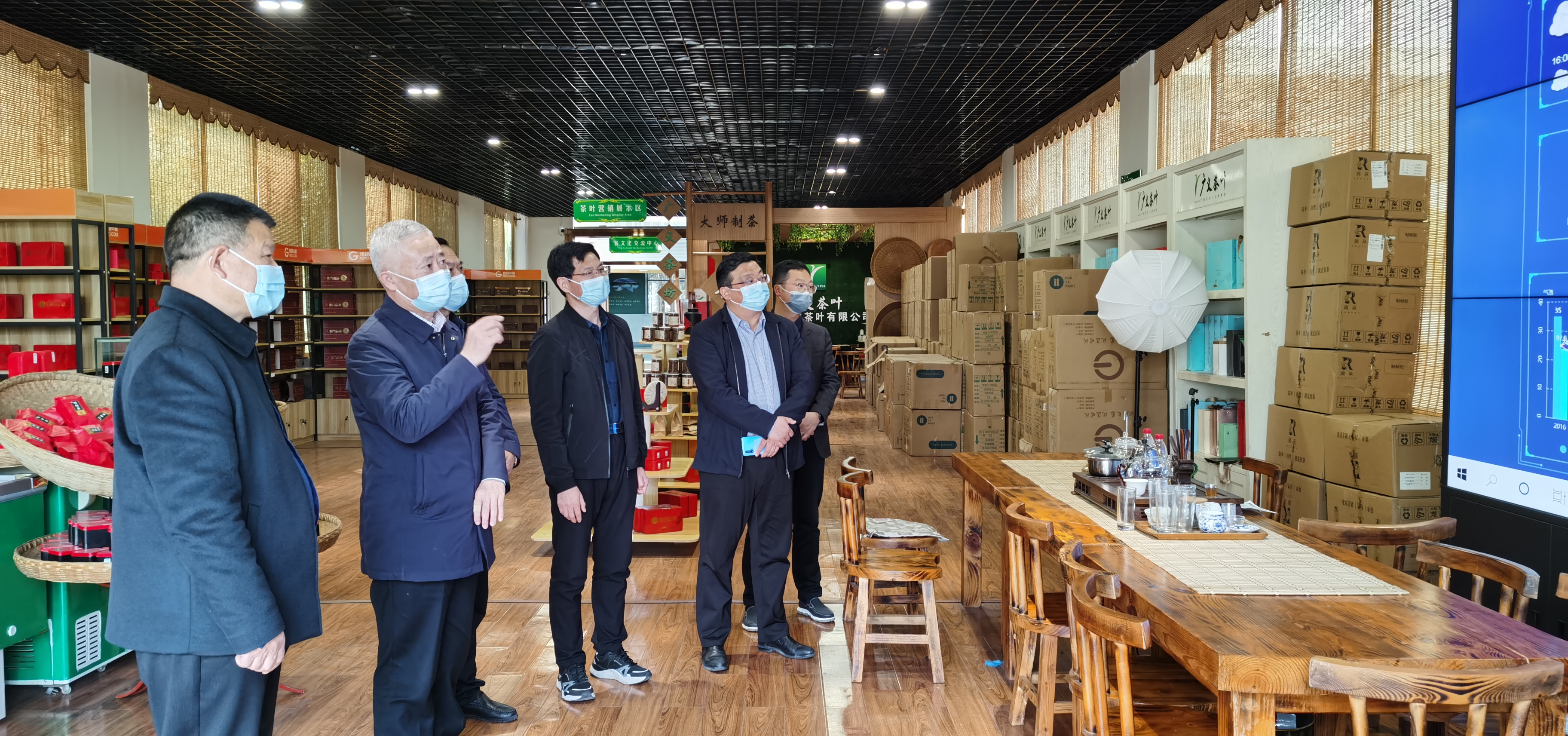 2022年4月1日，信陽市胡亞才市長來廣義茶印象園，關(guān)心春茶生產(chǎn)，指導(dǎo)春茶生產(chǎn)工作